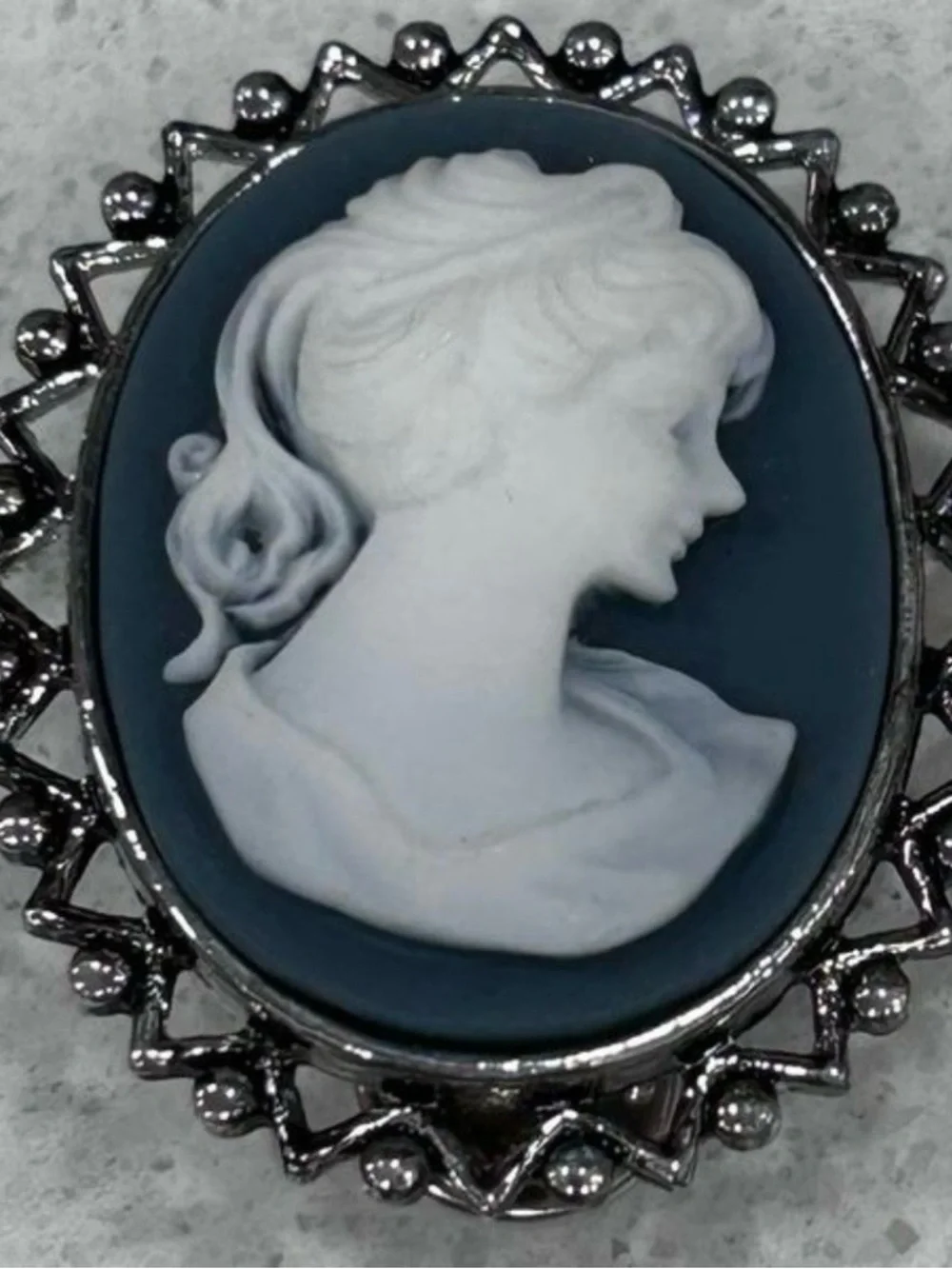 Vintage Style Cameo Brooch 2.15